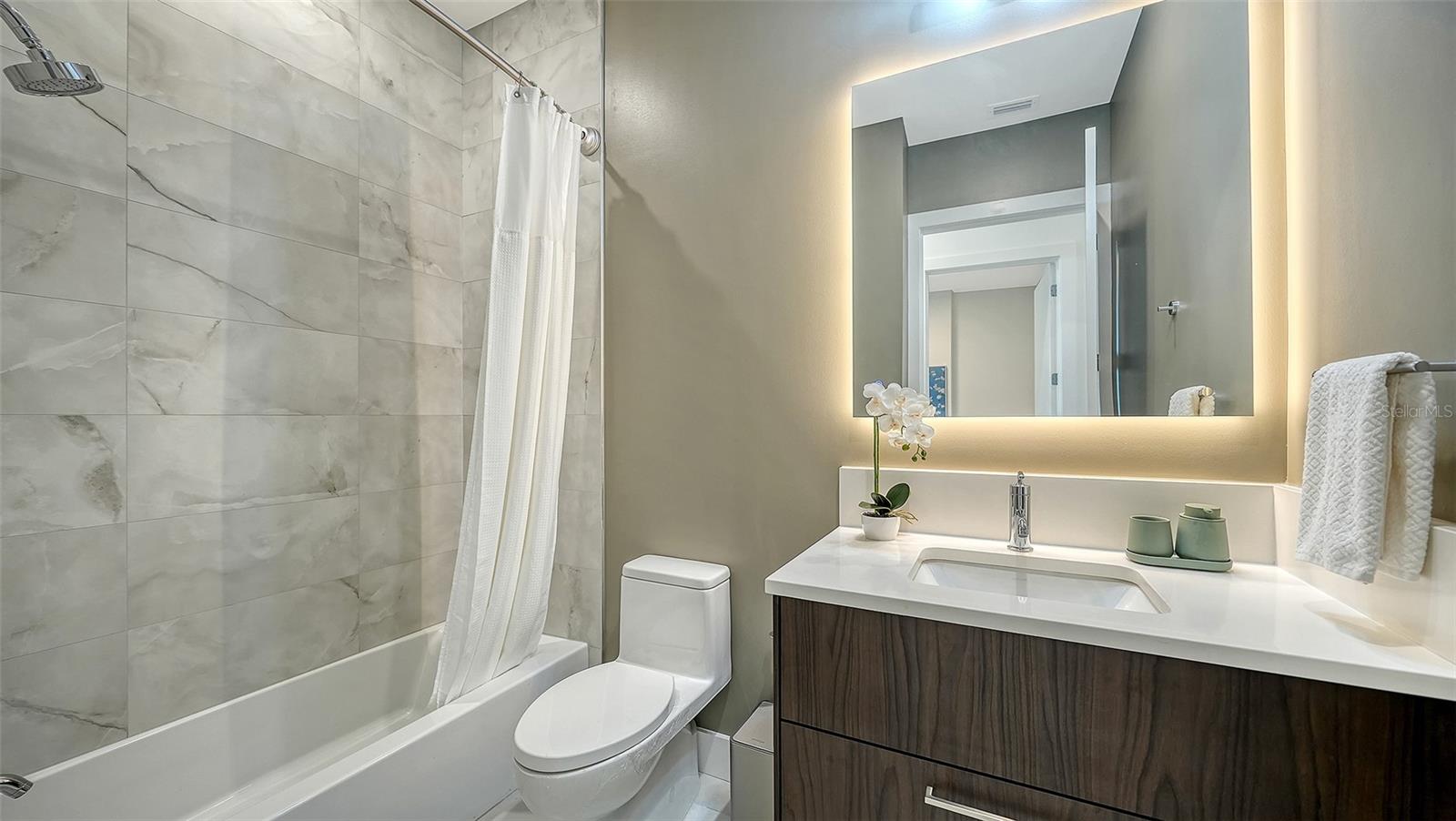 Image 26 of 53 For 33 Palm Avenue 803