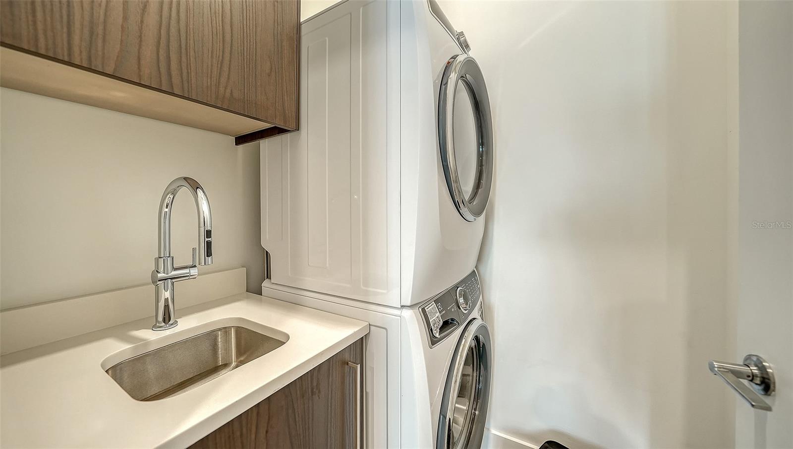 Image 27 of 53 For 33 Palm Avenue 803