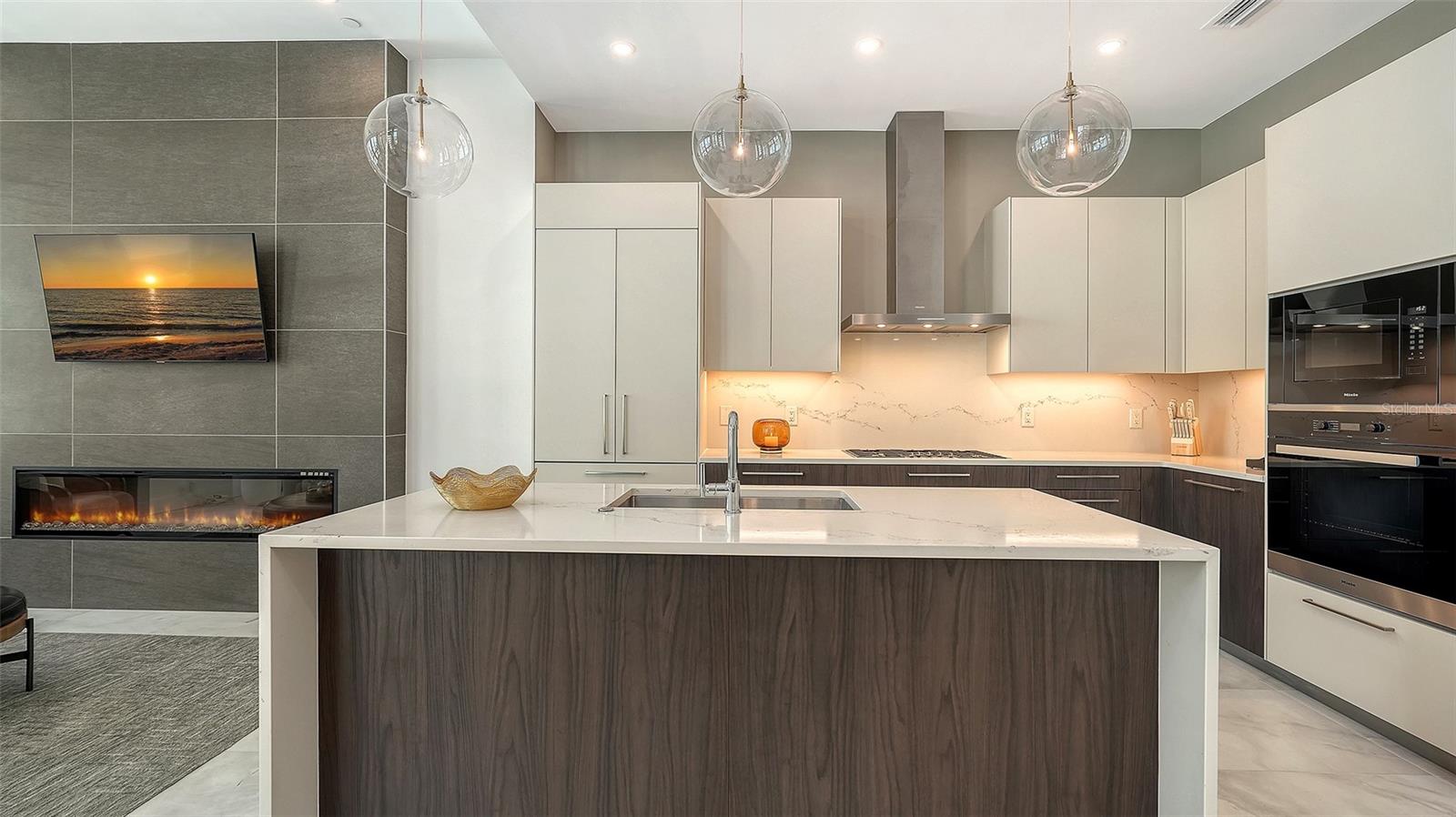 Image 8 of 53 For 33 Palm Avenue 803