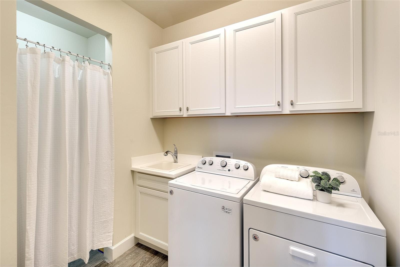 Image 28 of 51 For 16745 Ellsworth Avenue