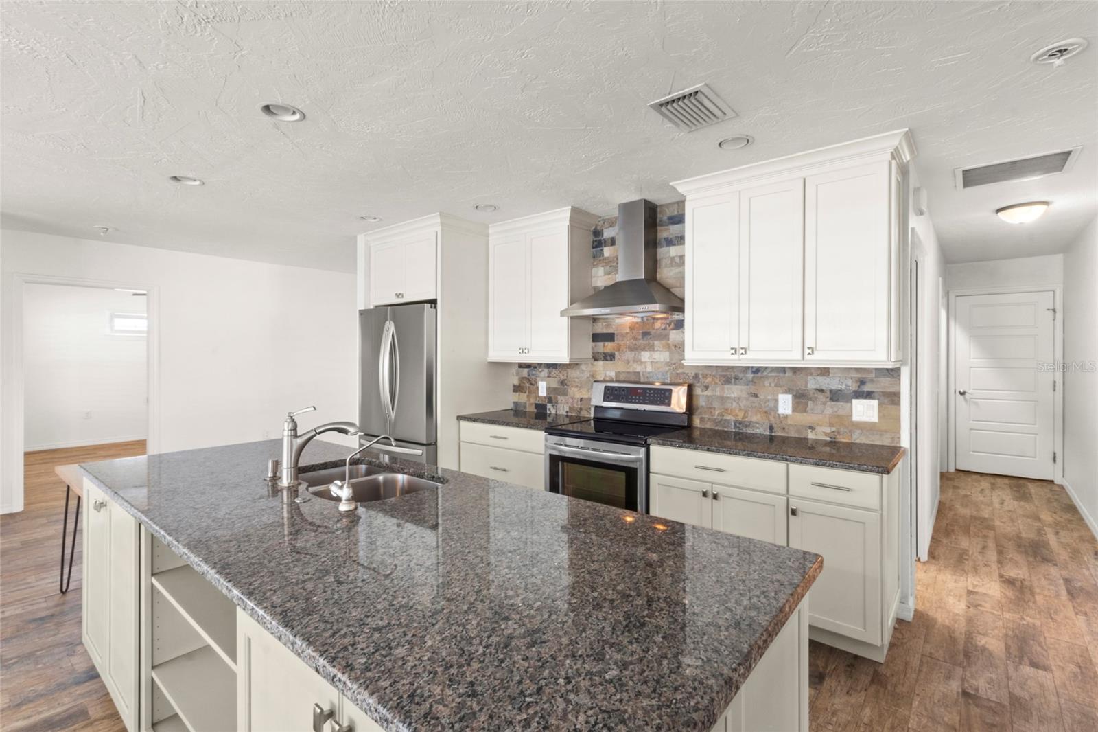 Image 6 of 31 For 6808 19th Avenue W