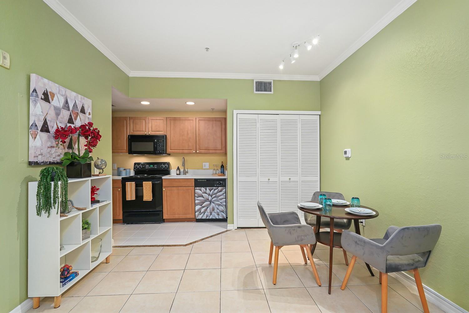 Image 13 of 41 For 5540 Rosehill Road 104