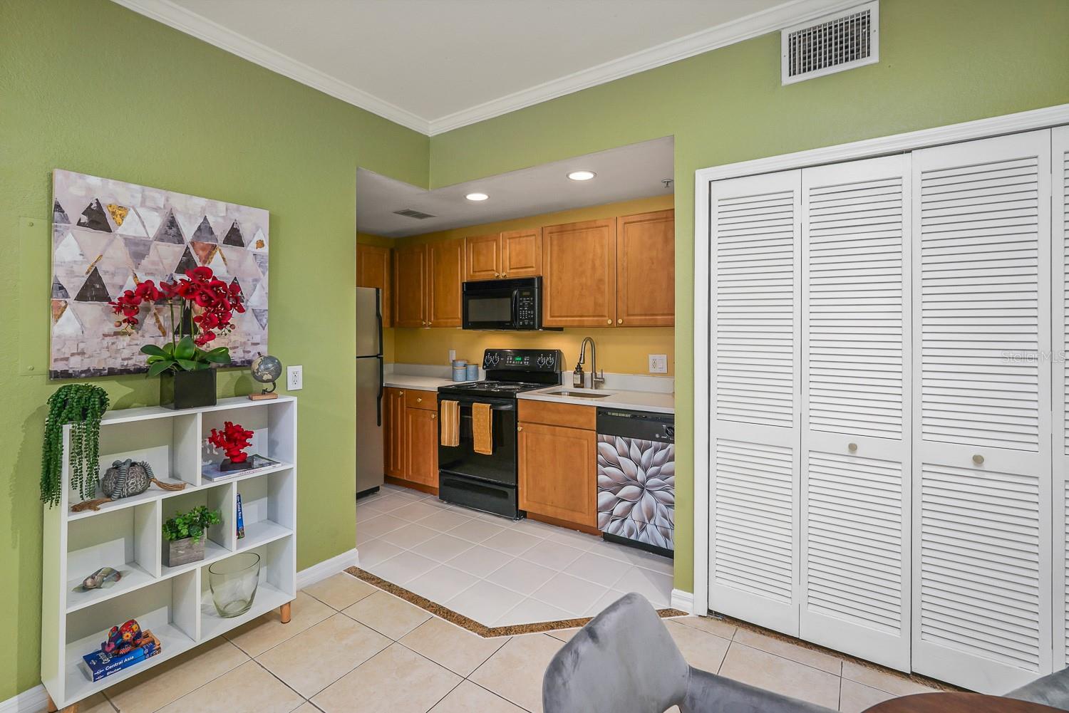 Image 16 of 41 For 5540 Rosehill Road 104