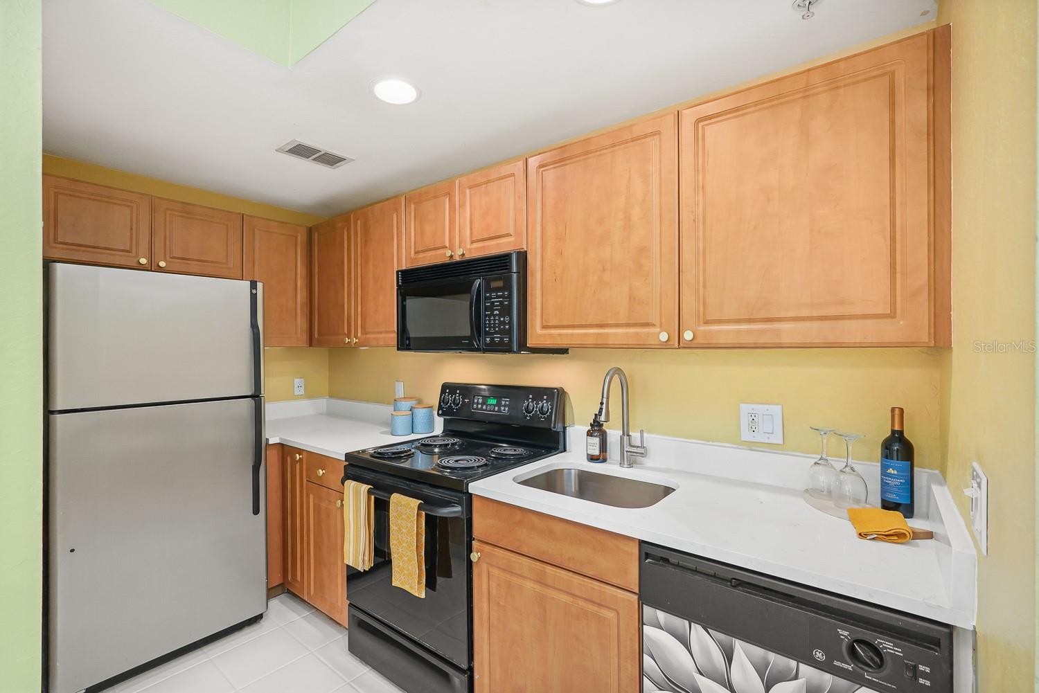 Image 18 of 41 For 5540 Rosehill Road 104