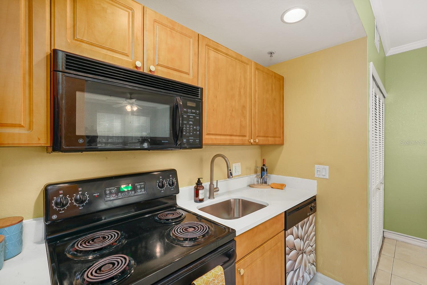 Image 19 of 41 For 5540 Rosehill Road 104