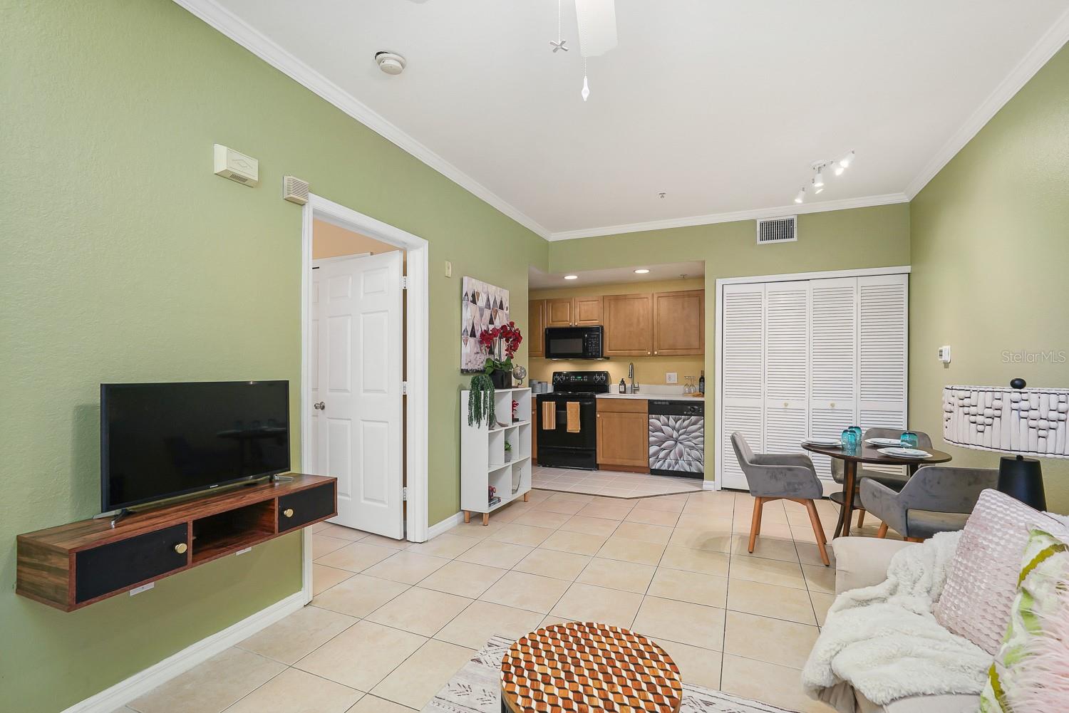 Image 9 of 41 For 5540 Rosehill Road 104