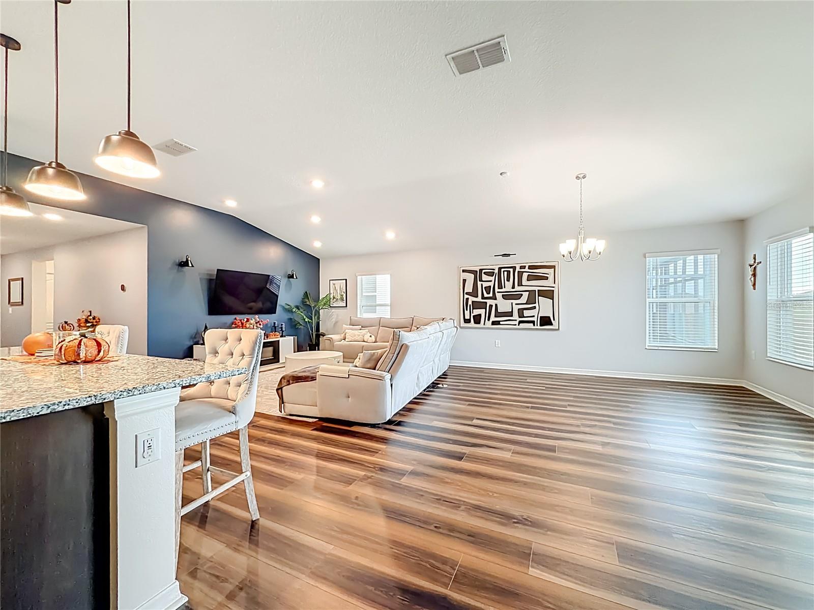 Image 16 of 52 For 522 Summer Grove Lane