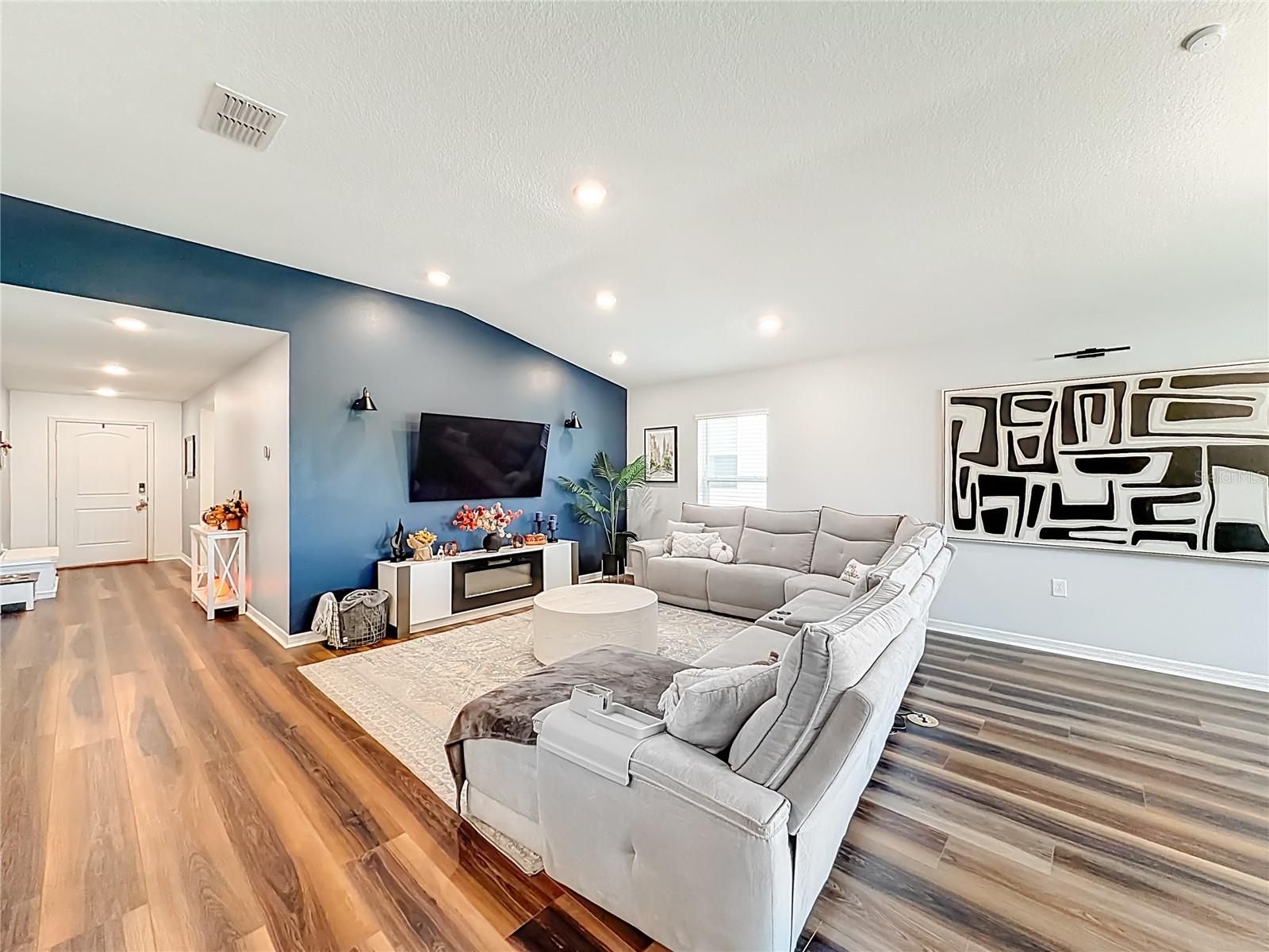 Image 17 of 52 For 522 Summer Grove Lane