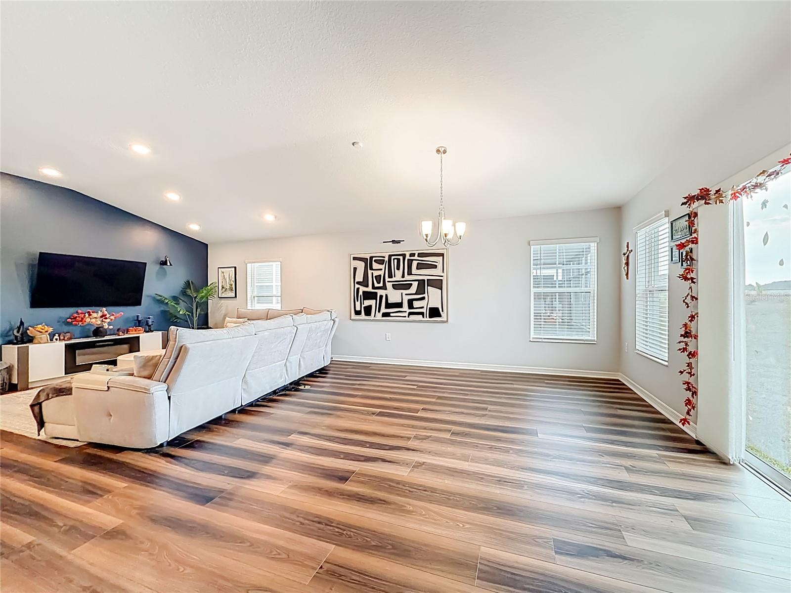 Image 21 of 52 For 522 Summer Grove Lane