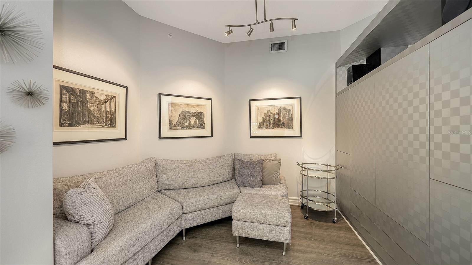 Image 18 of 62 For 500 Palm Avenue 31