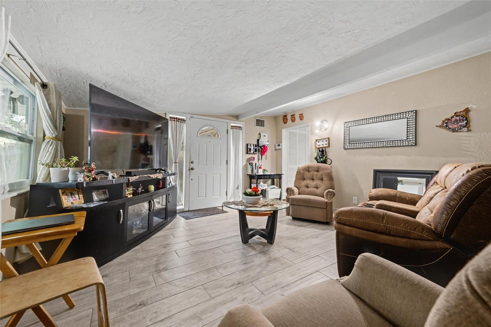 Image 13 of 36 For 3635 Bali Drive