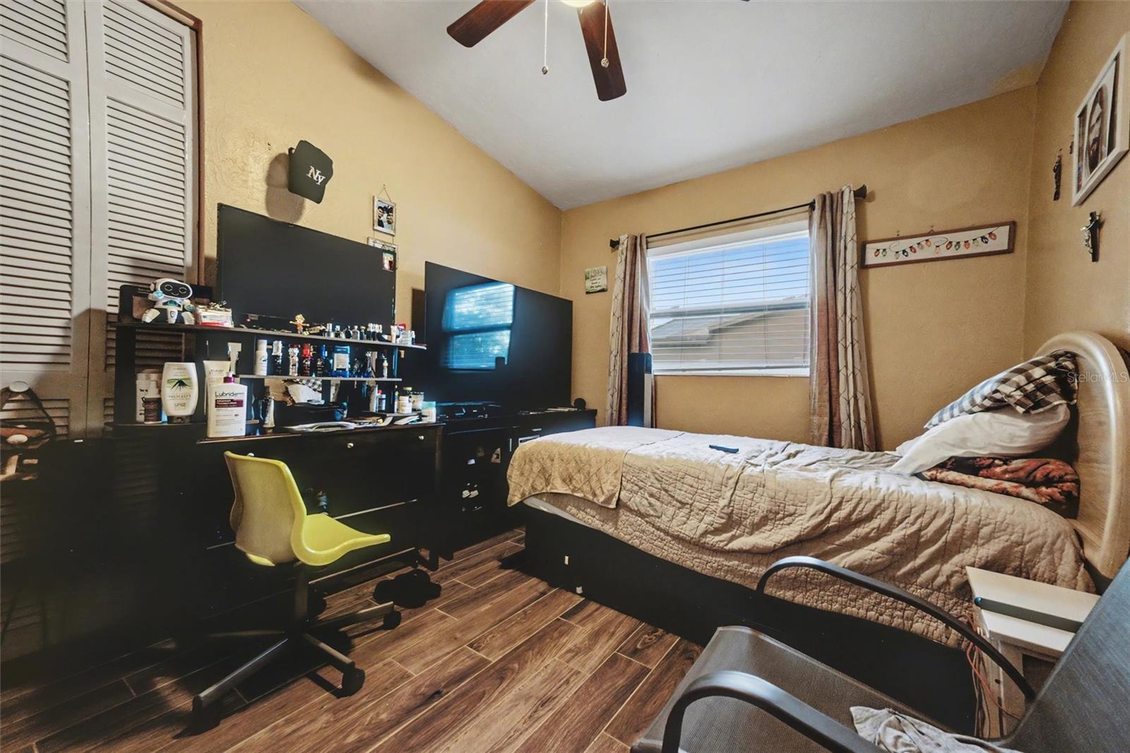 Image 21 of 36 For 3635 Bali Drive