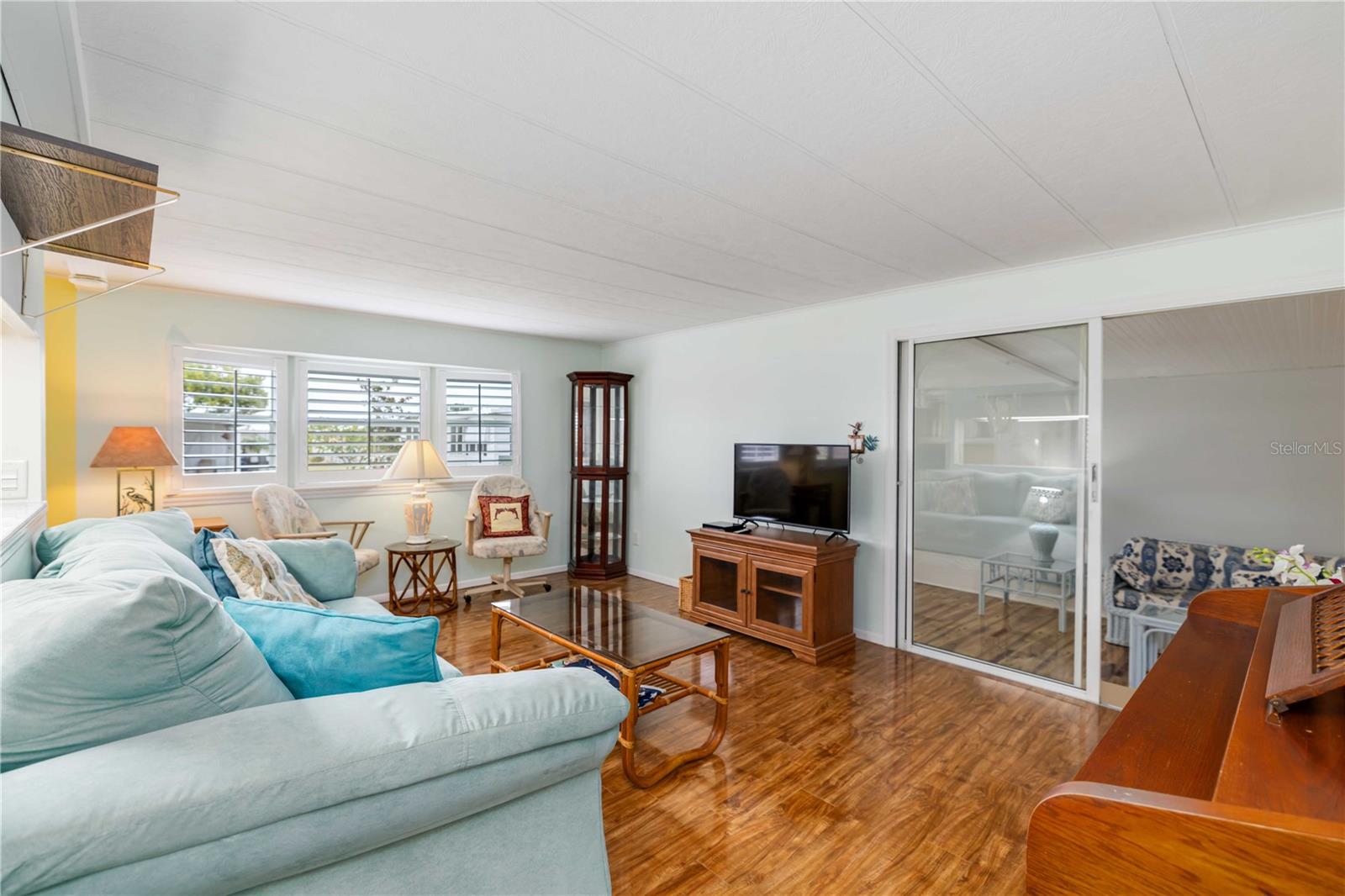 Image 10 of 33 For 5316 53 Avenue E I5