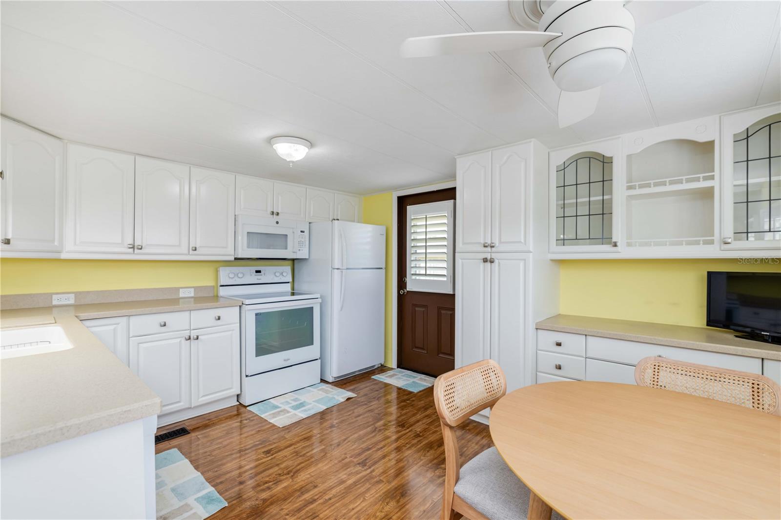 Image 14 of 33 For 5316 53 Avenue E I5