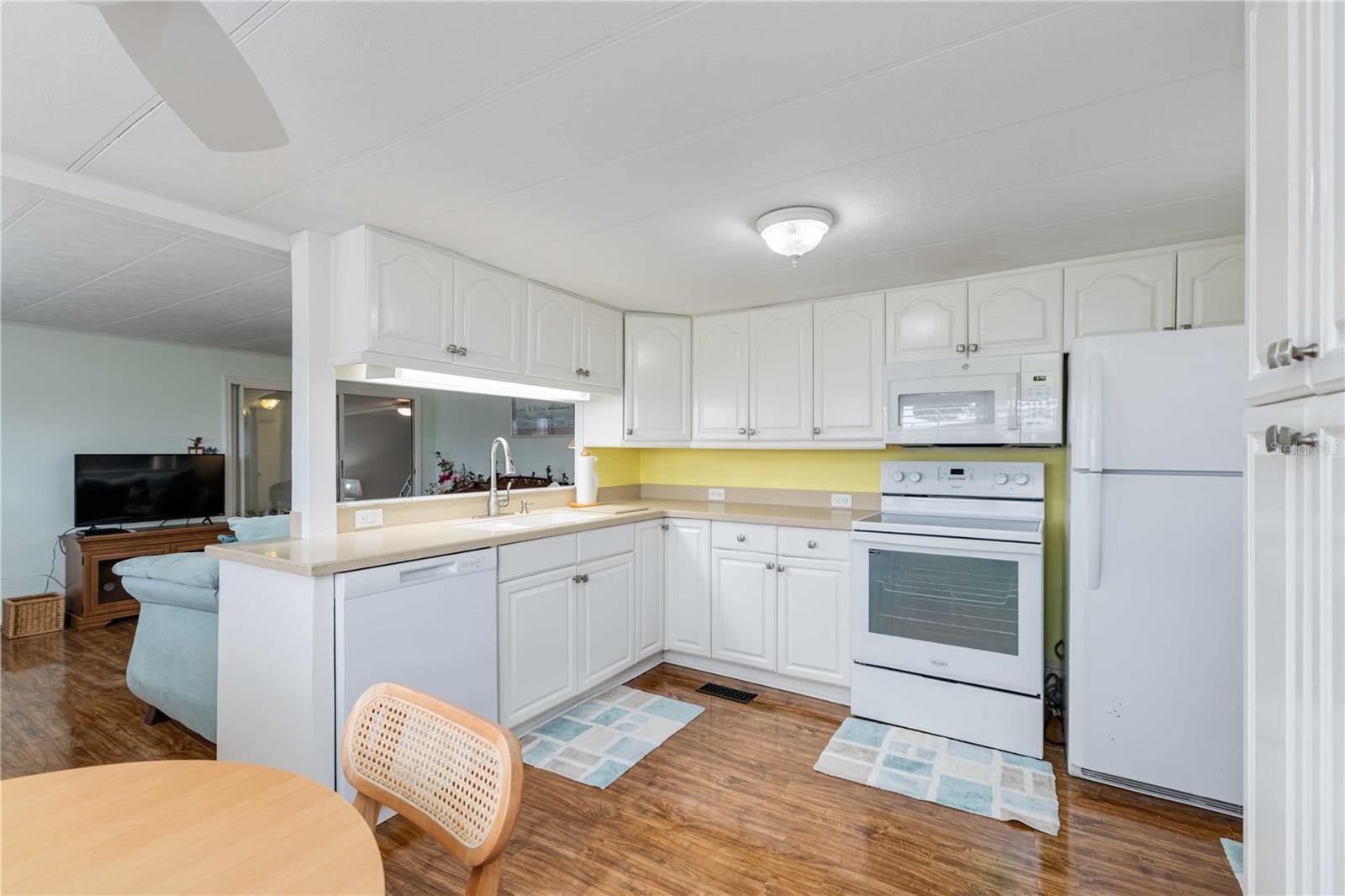 Image 15 of 33 For 5316 53 Avenue E I5