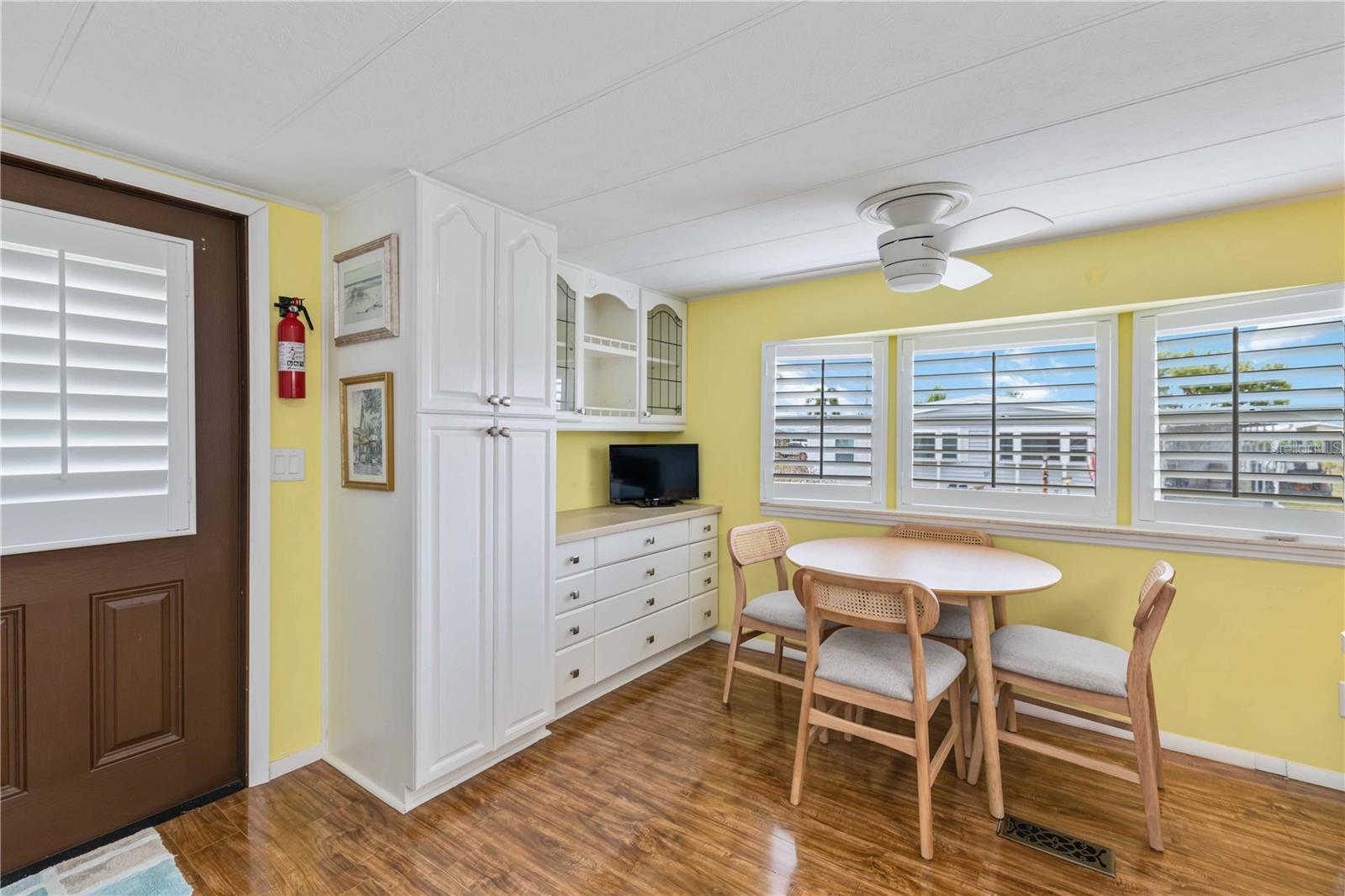 Image 18 of 33 For 5316 53 Avenue E I5