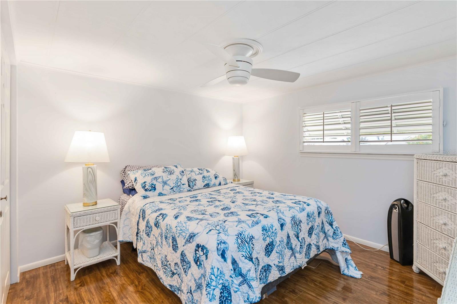 Image 20 of 33 For 5316 53 Avenue E I5