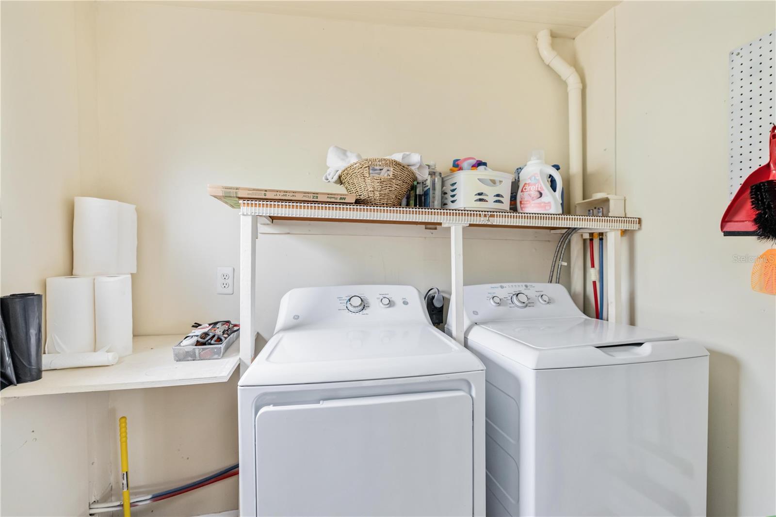 Image 24 of 33 For 5316 53 Avenue E I5