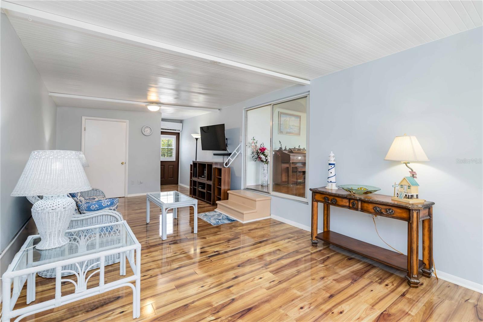 Image 4 of 33 For 5316 53 Avenue E I5