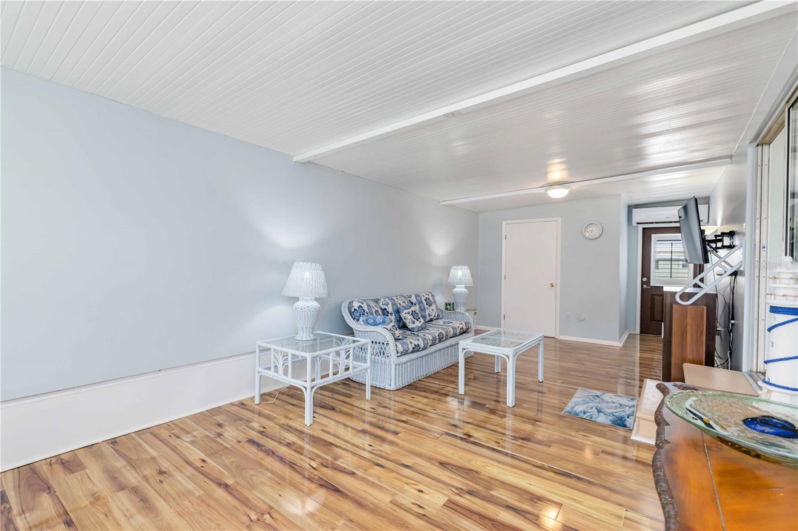 Image 5 of 33 For 5316 53 Avenue E I5