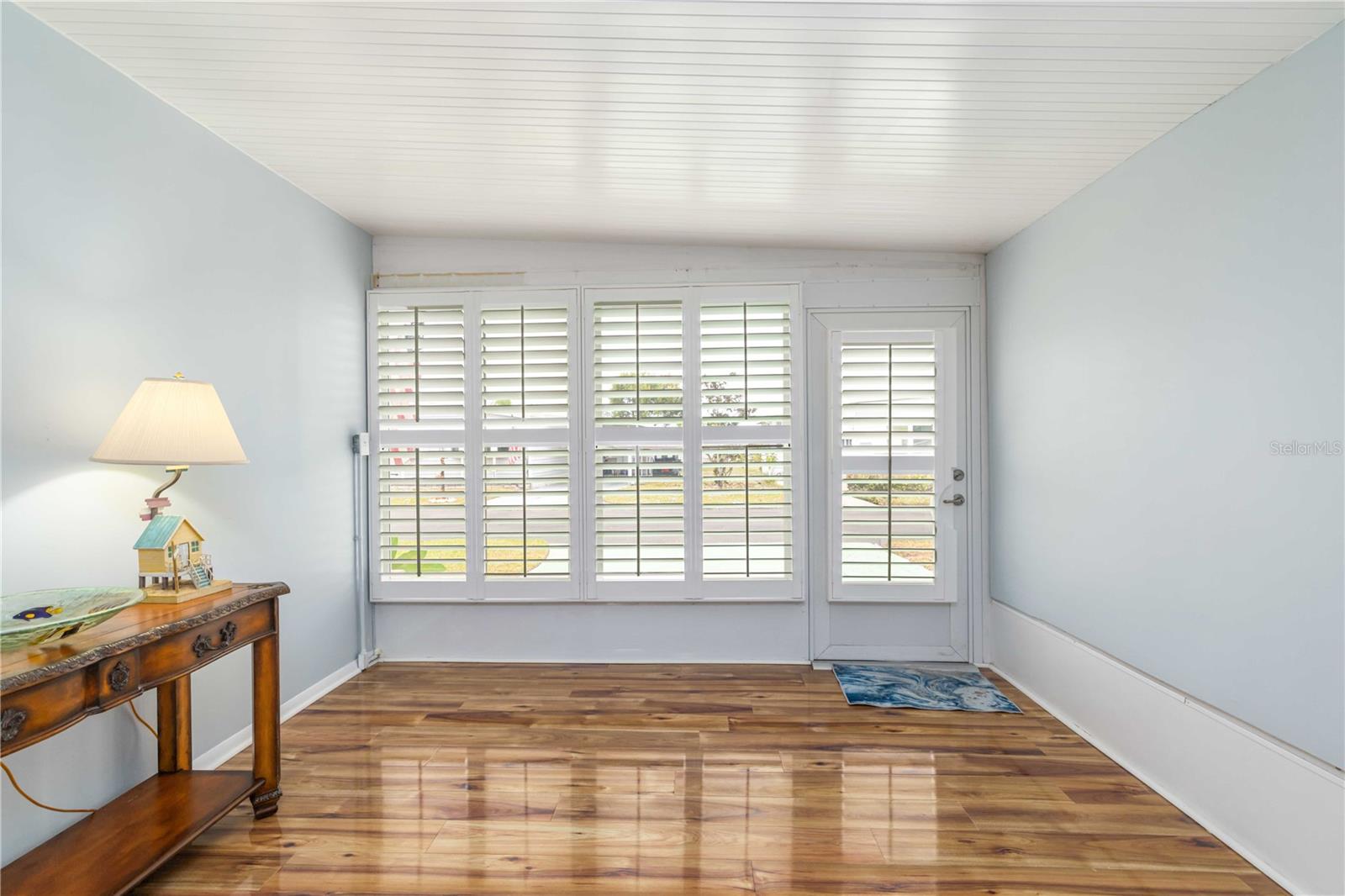 Image 8 of 33 For 5316 53 Avenue E I5