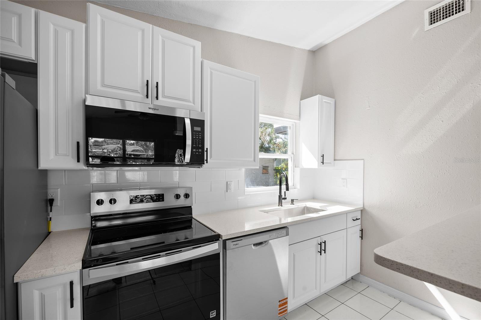 Image 10 of 29 For 818 28th Street Circle E