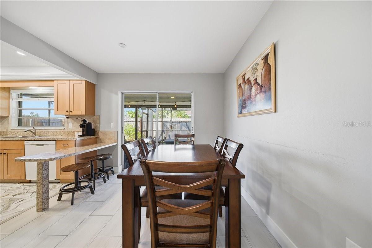 Image 18 of 42 For 5883 Whistlewood Circle