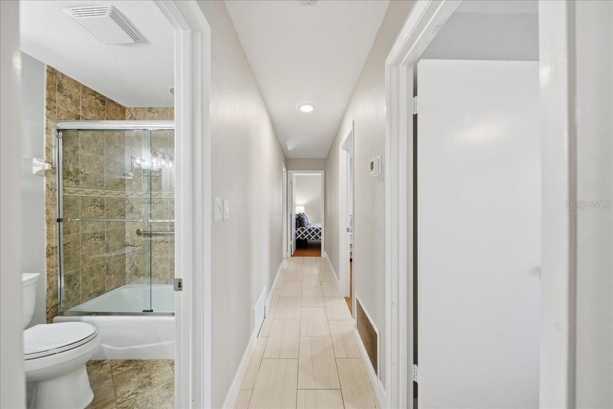 Image 26 of 42 For 5883 Whistlewood Circle