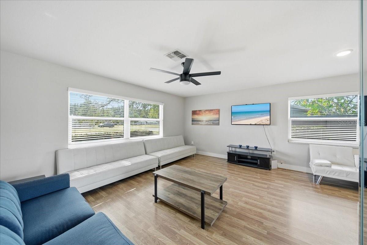 Image 8 of 42 For 5883 Whistlewood Circle