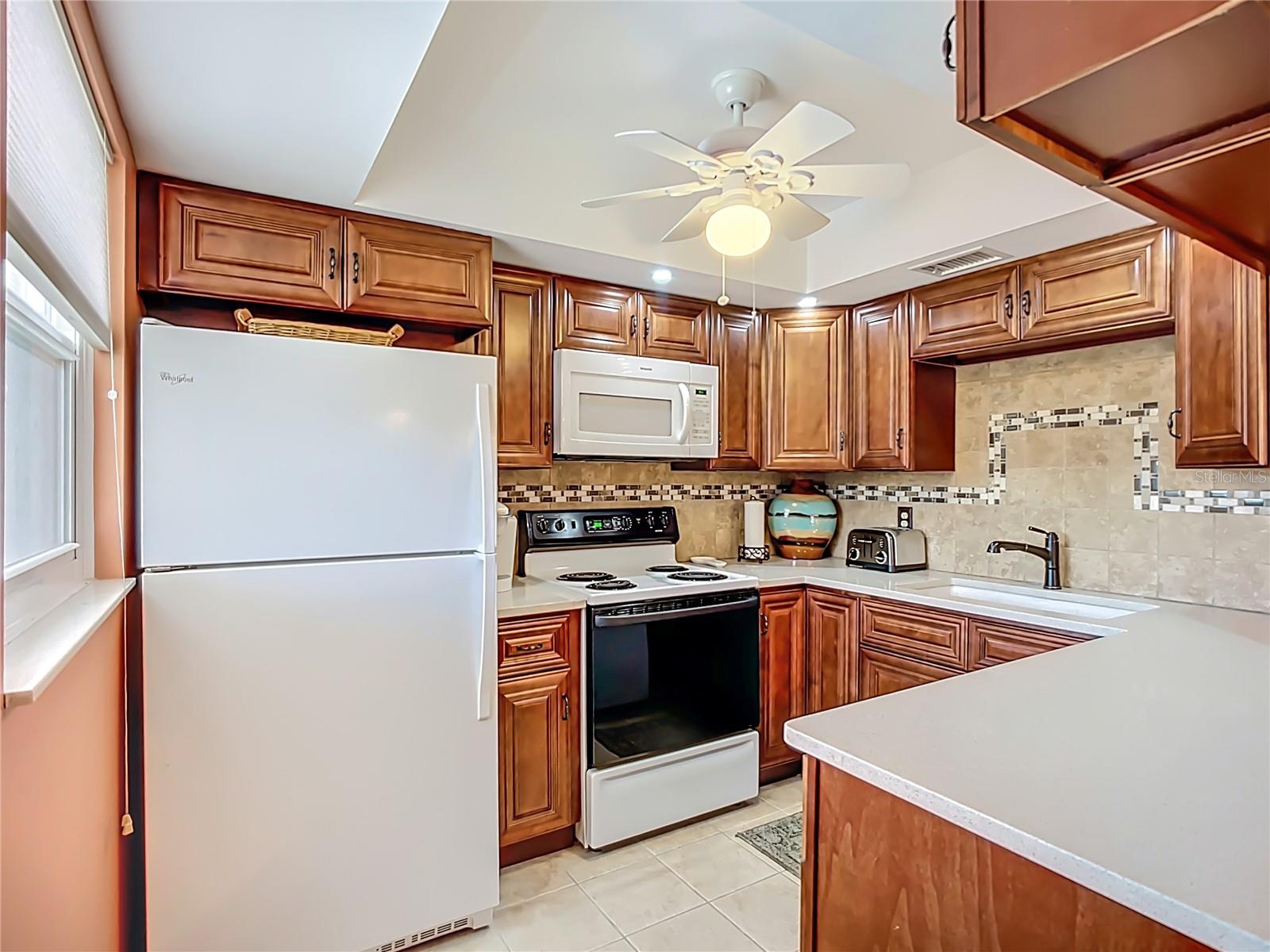 Image 10 of 47 For 504 Narvaezi Street 126