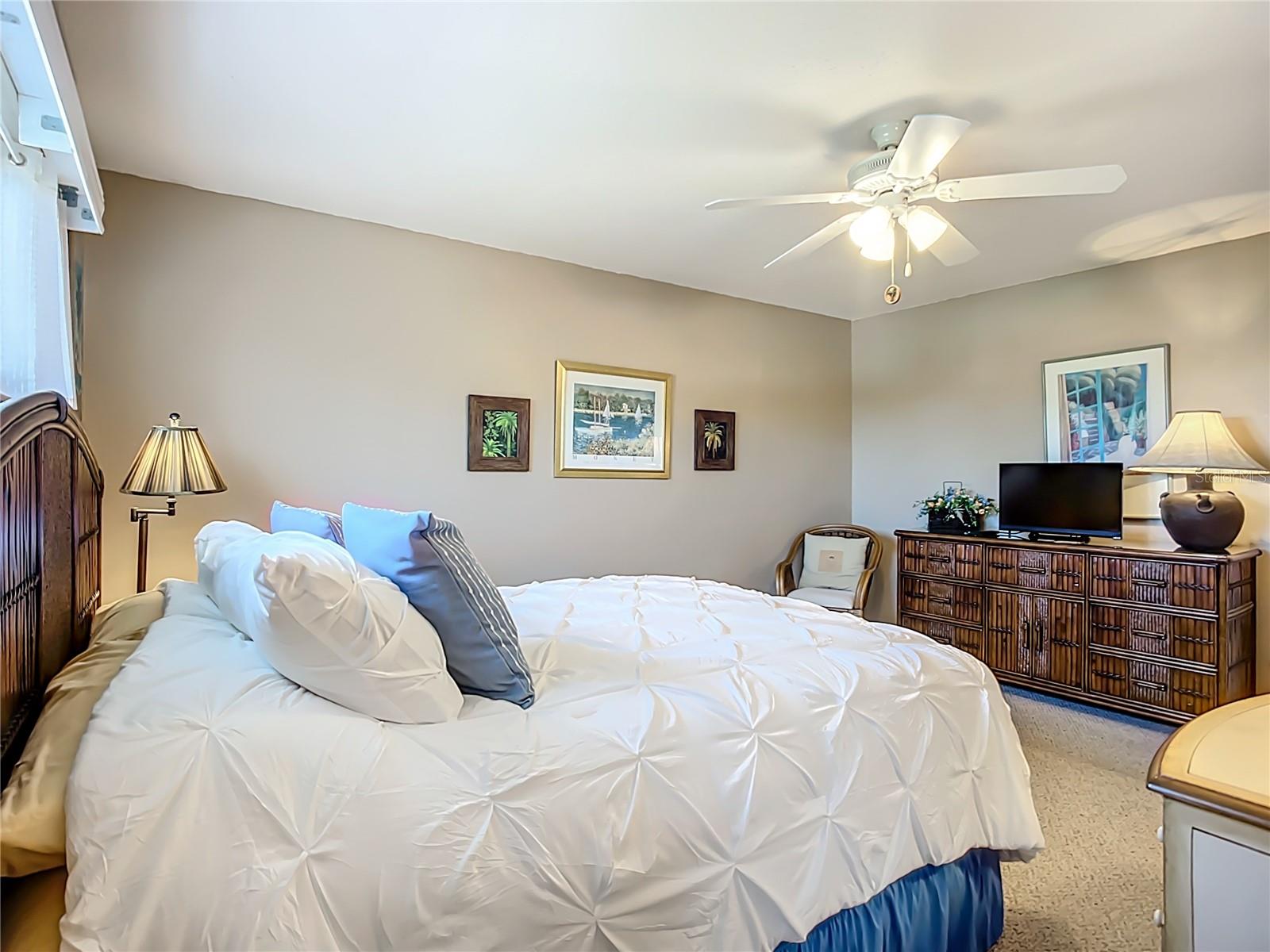 Image 12 of 47 For 504 Narvaezi Street 126