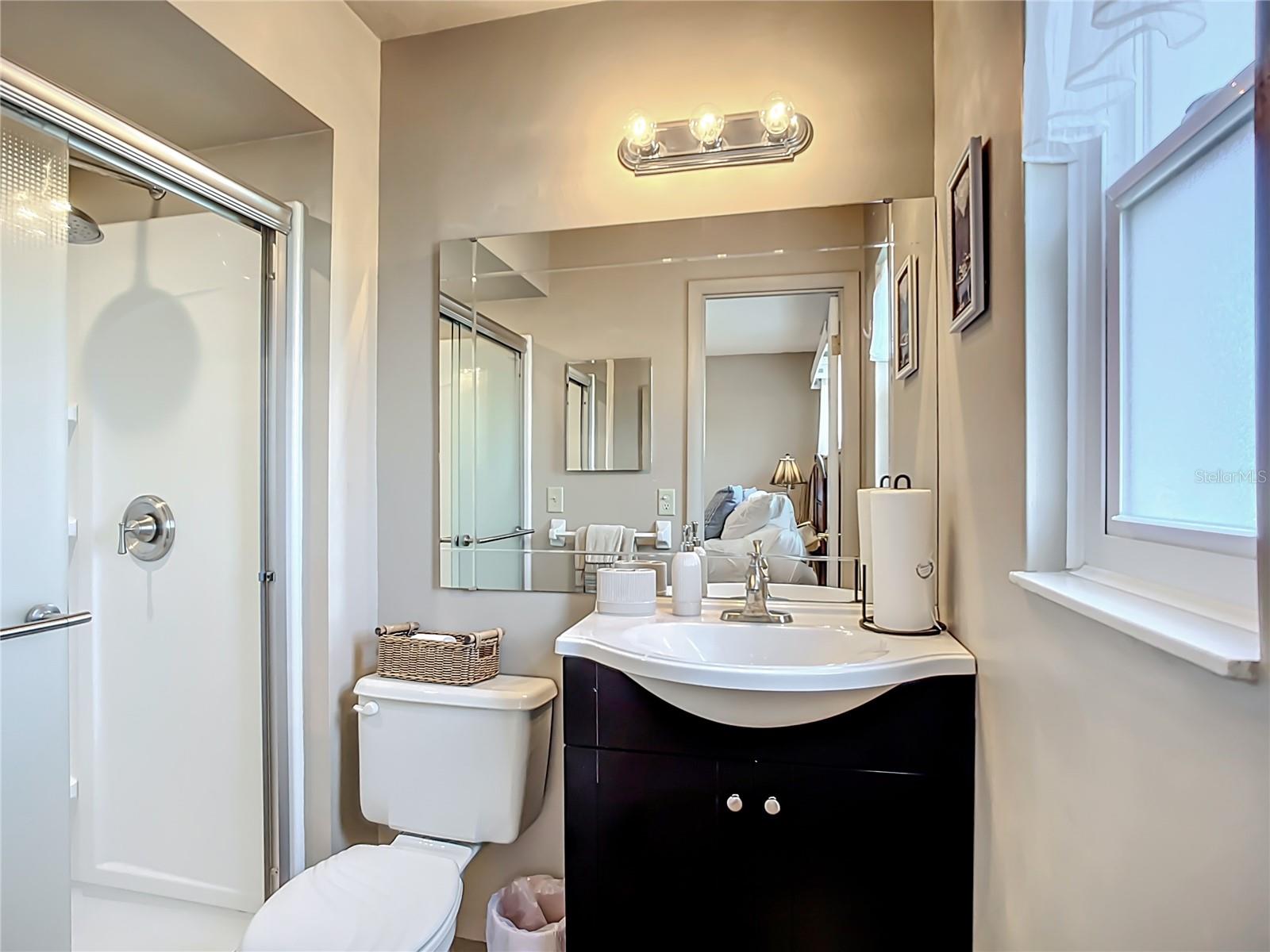 Image 14 of 47 For 504 Narvaezi Street 126