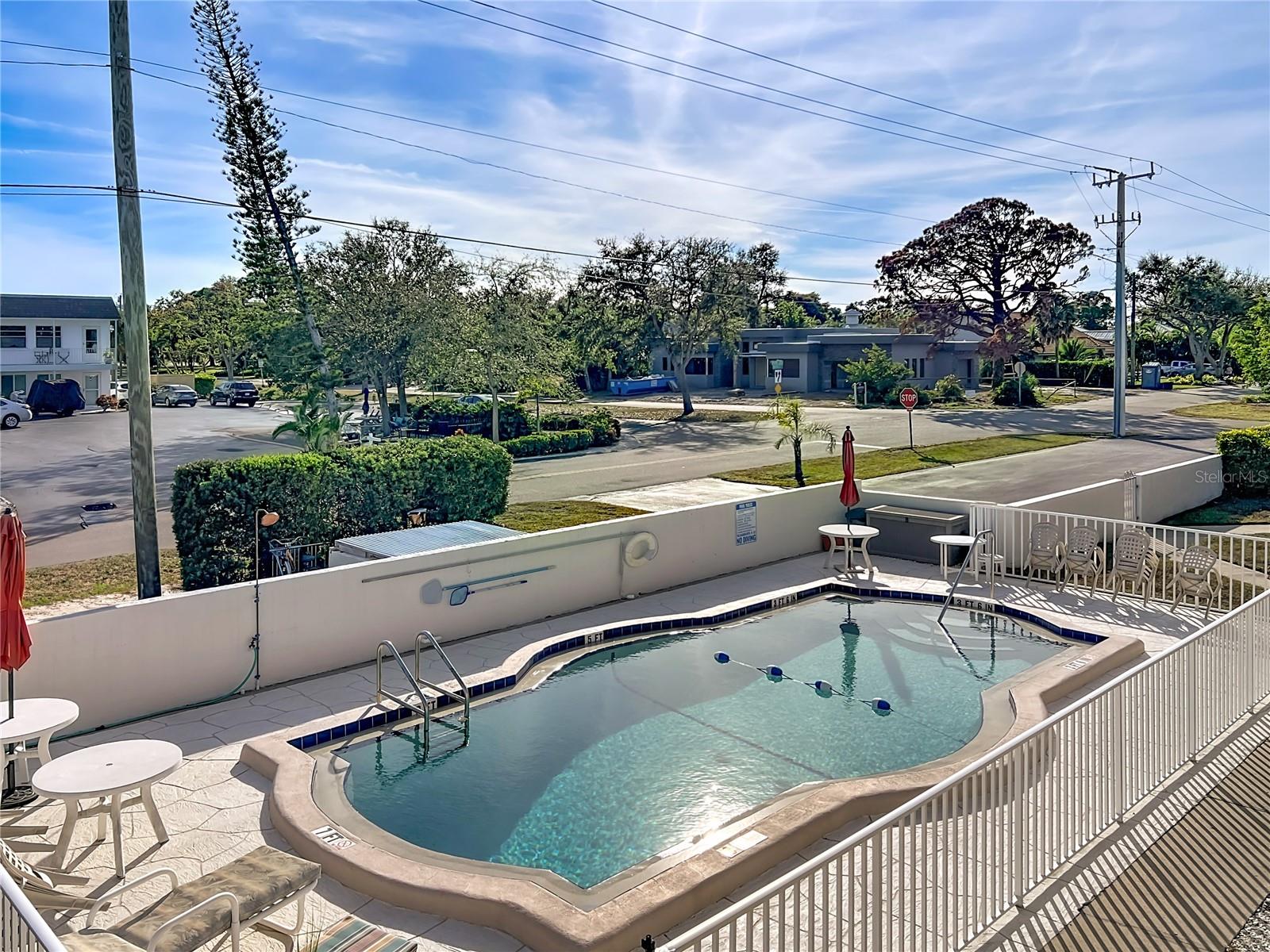 Image 21 of 47 For 504 Narvaezi Street 126