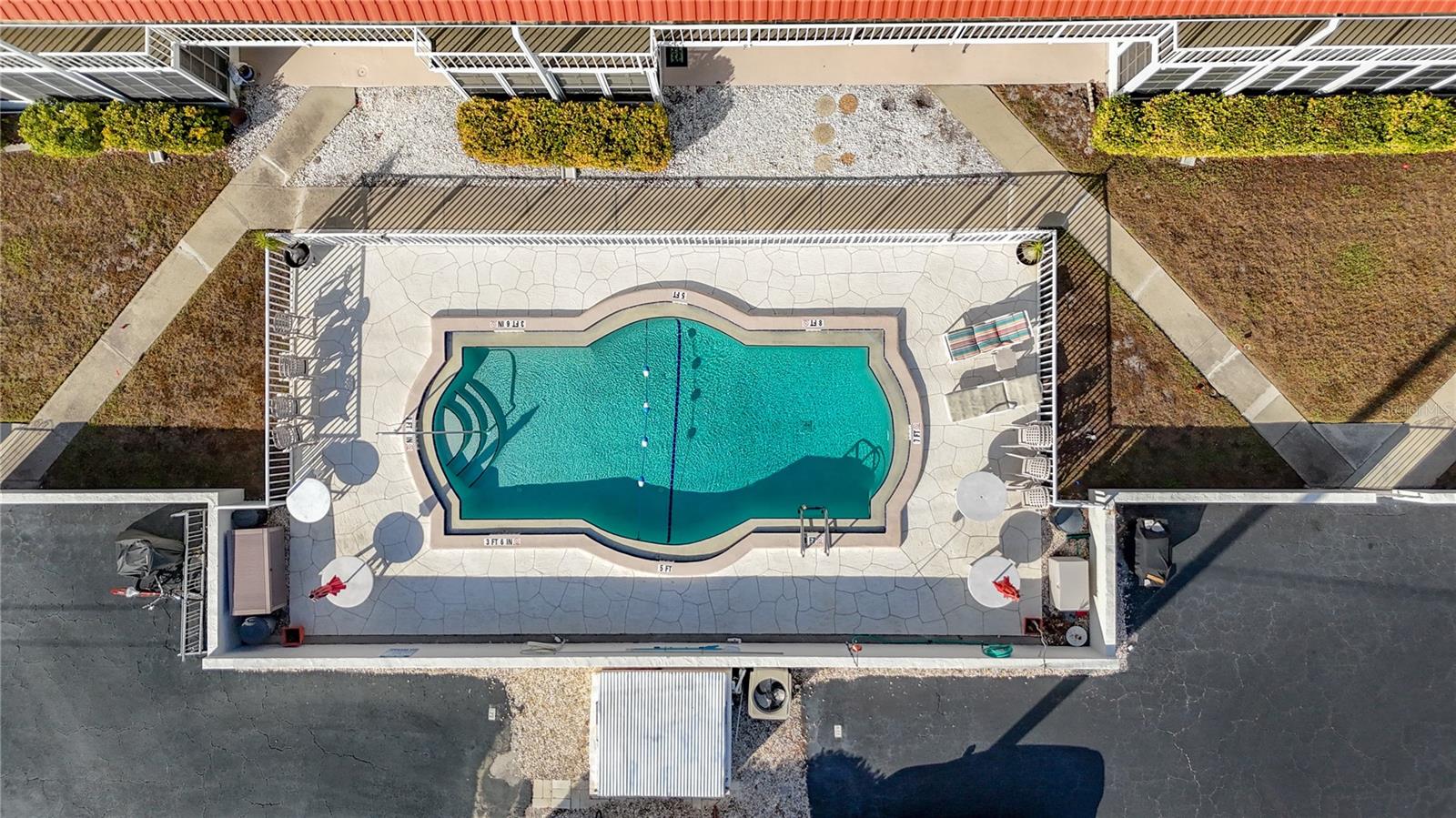 Image 22 of 47 For 504 Narvaezi Street 126