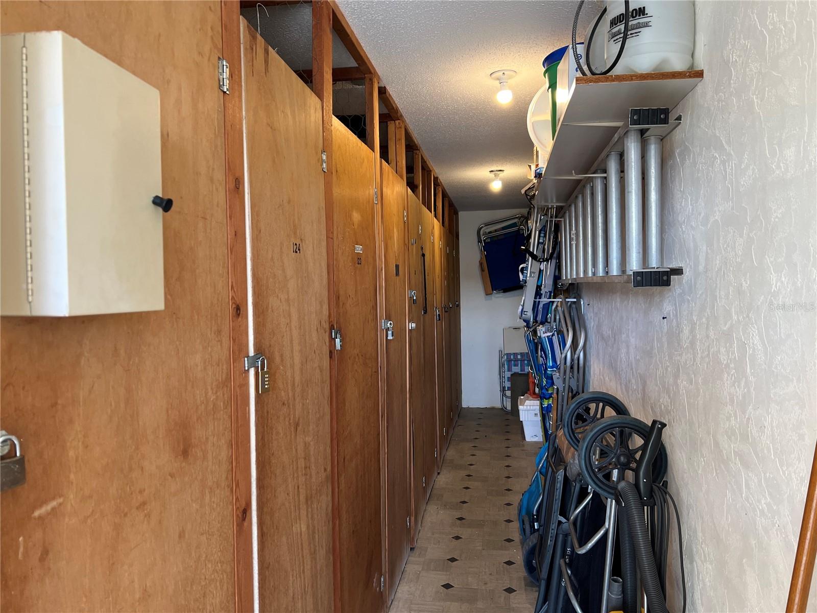 Image 24 of 47 For 504 Narvaezi Street 126