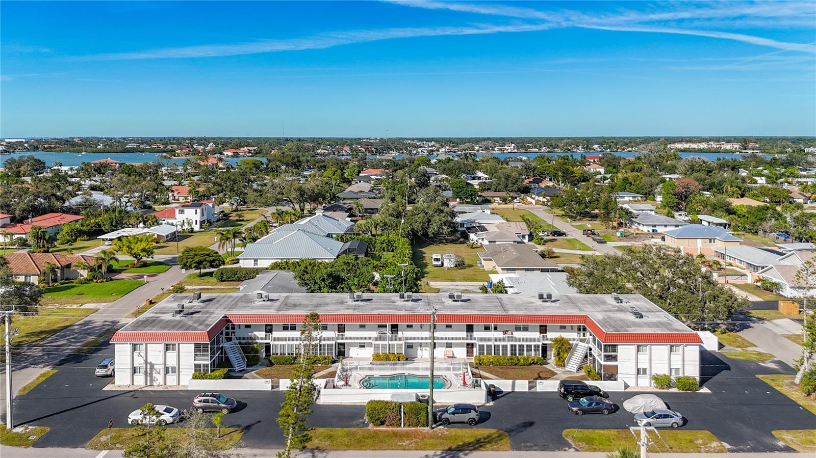 Image 26 of 47 For 504 Narvaezi Street 126