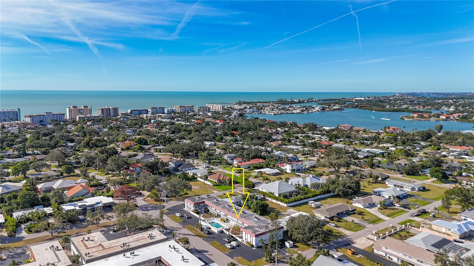 Image 27 of 47 For 504 Narvaezi Street 126