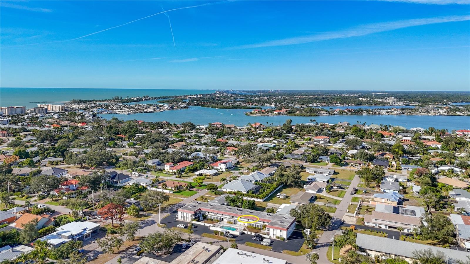 Image 28 of 47 For 504 Narvaezi Street 126