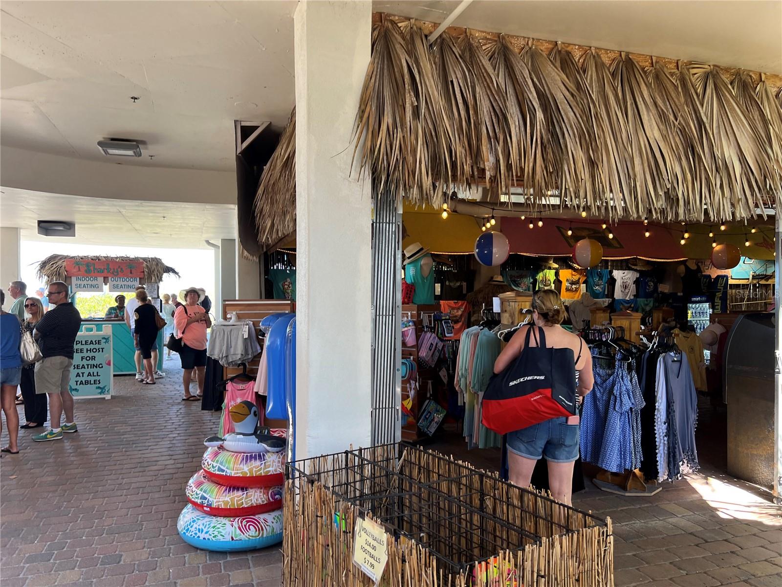 Image 40 of 47 For 504 Narvaezi Street 126