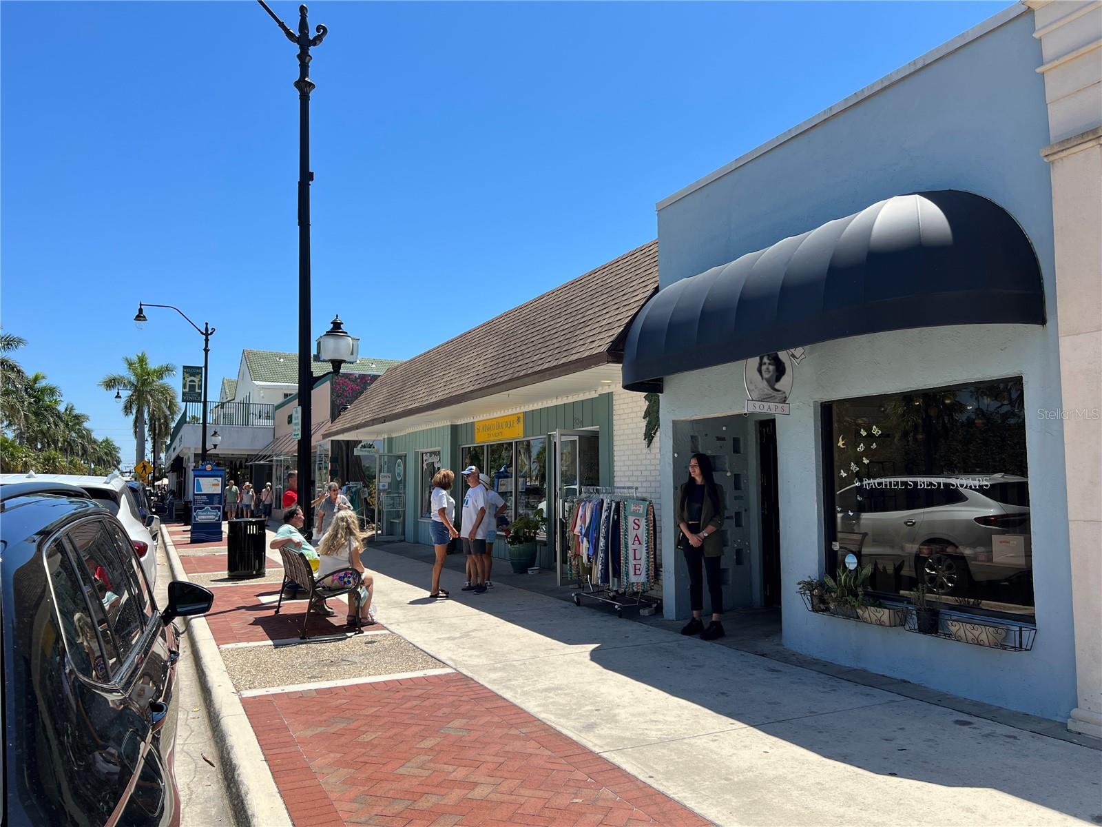 Image 46 of 47 For 504 Narvaezi Street 126