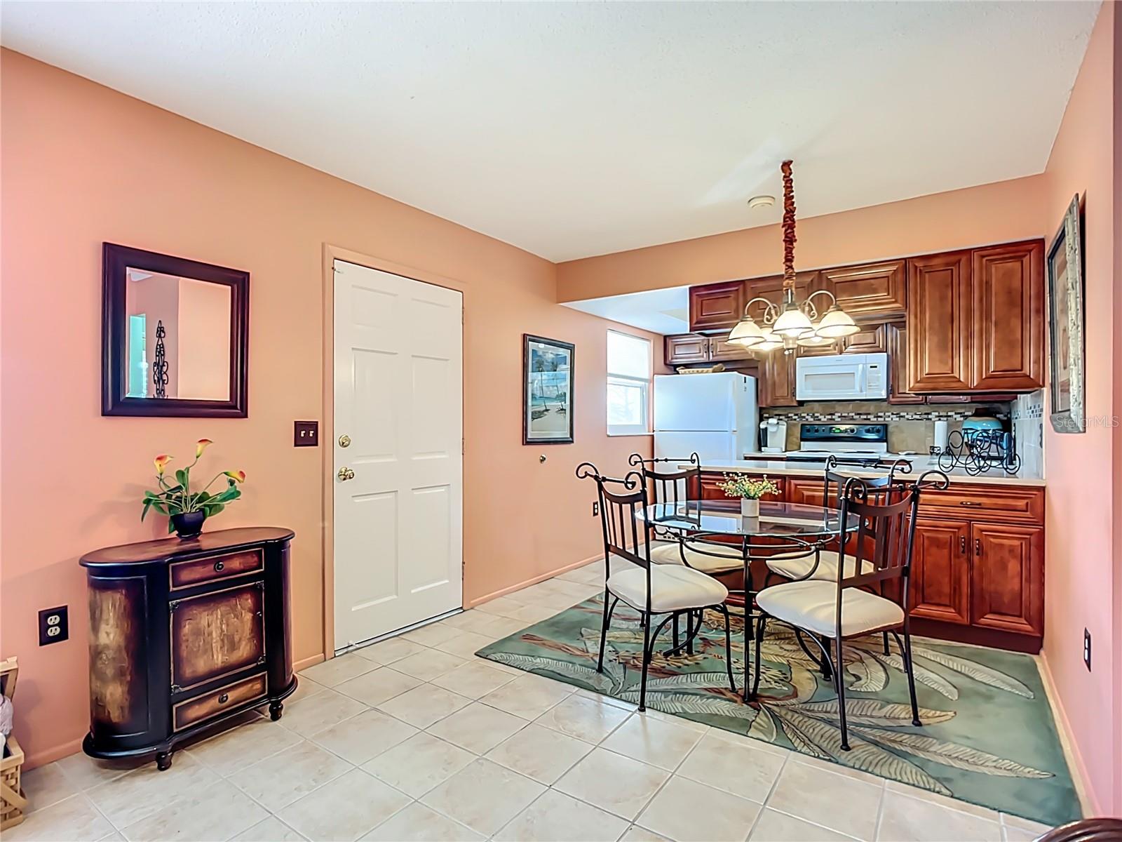 Image 6 of 47 For 504 Narvaezi Street 126