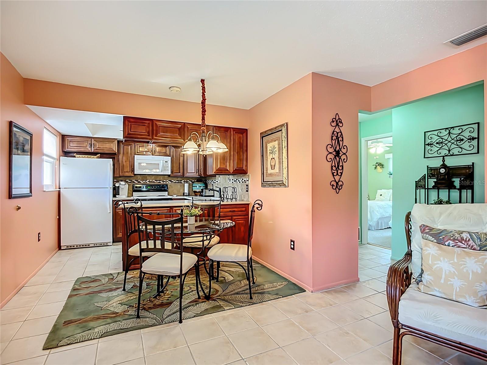 Image 7 of 47 For 504 Narvaezi Street 126