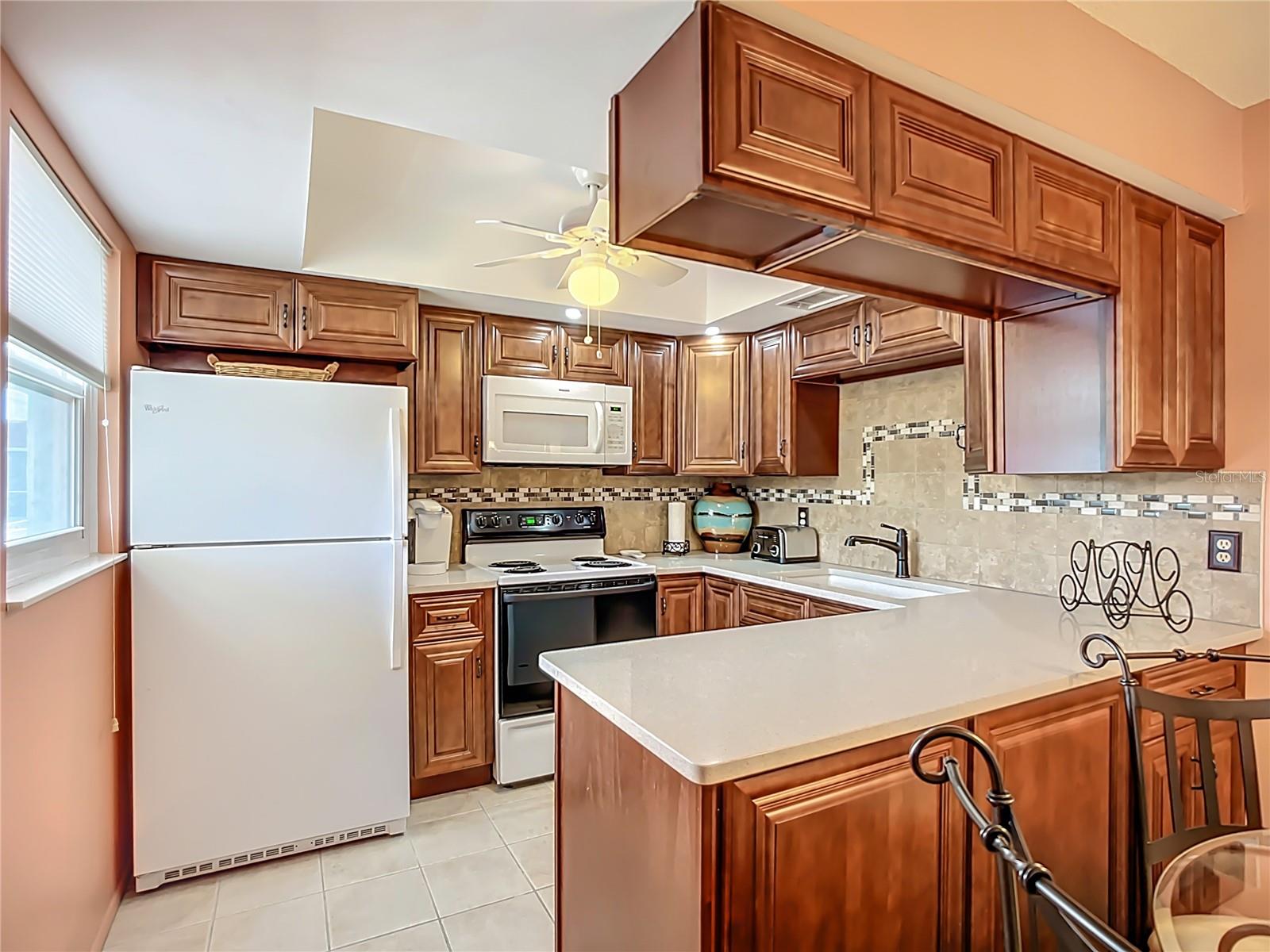 Image 8 of 47 For 504 Narvaezi Street 126