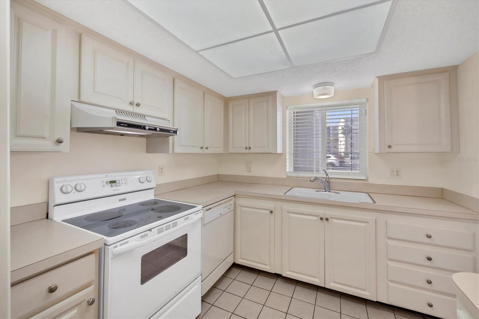 Image 10 of 58 For 3521 Lake Bayshore Drive J#101