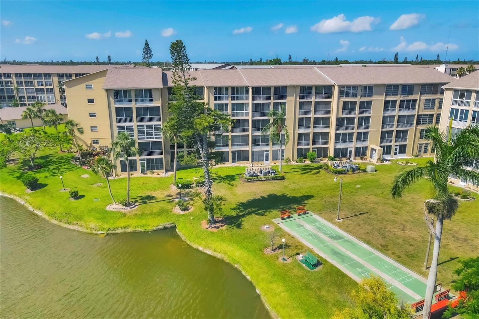 Image 34 of 58 For 3521 Lake Bayshore Drive J#101