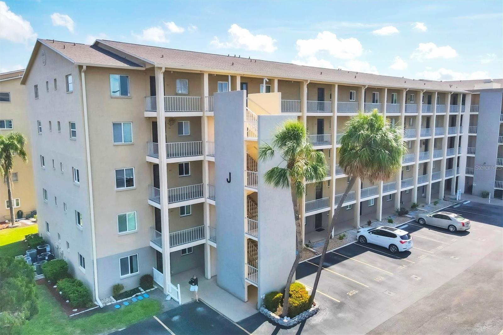 Image 5 of 58 For 3521 Lake Bayshore Drive J#101