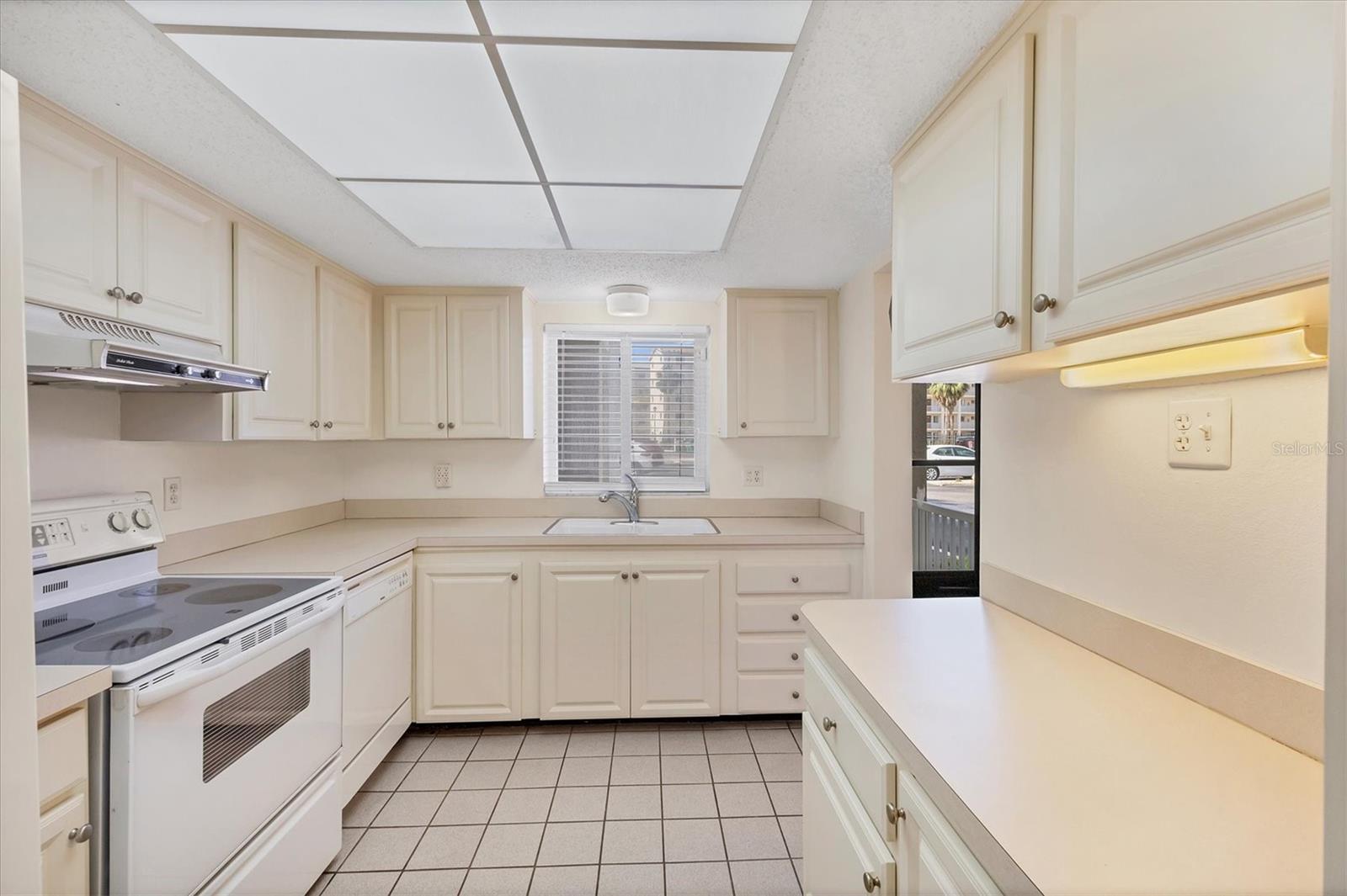 Image 9 of 58 For 3521 Lake Bayshore Drive J#101