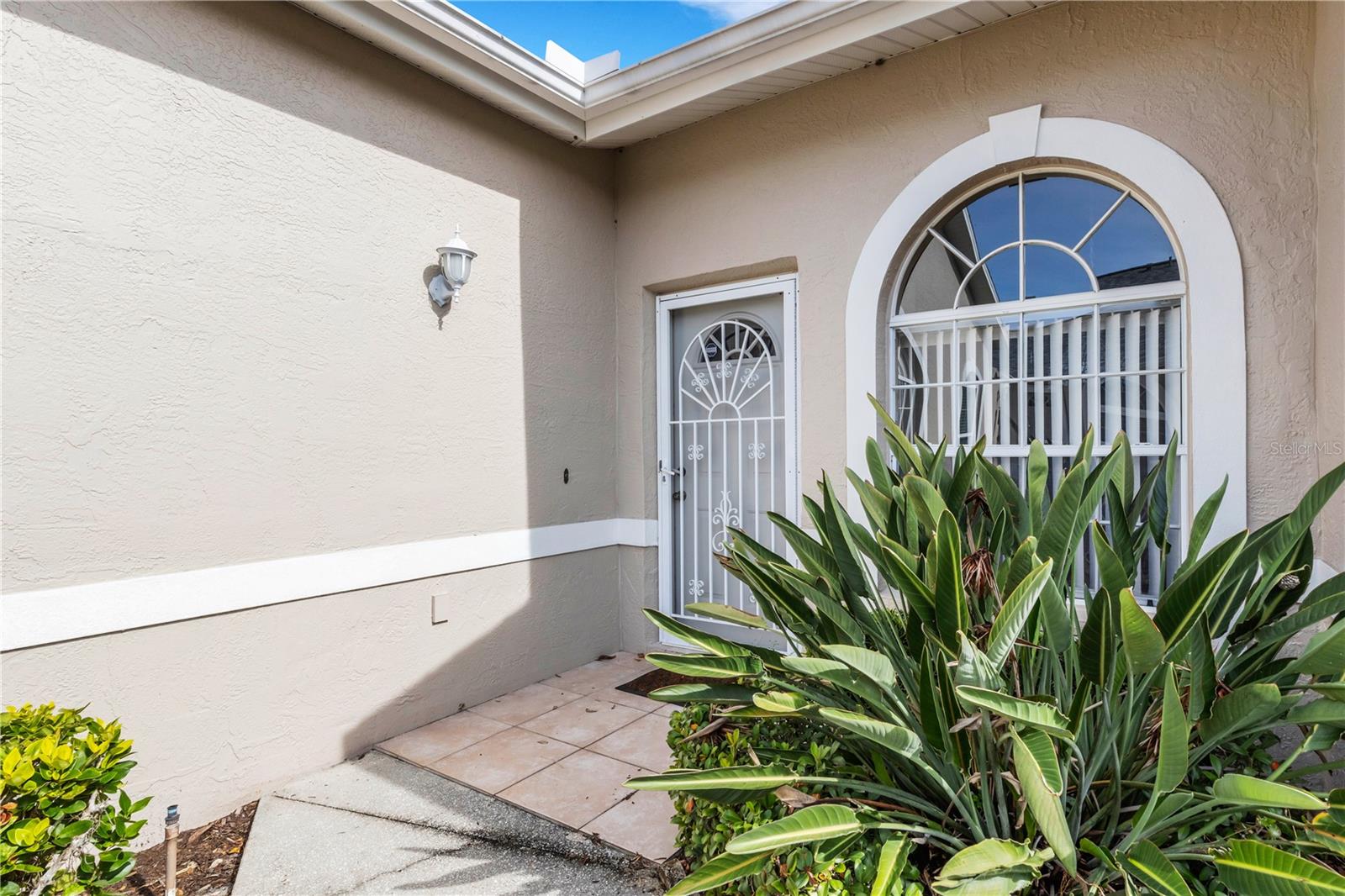 Image 3 of 60 For 6935 Stoneywalk Court