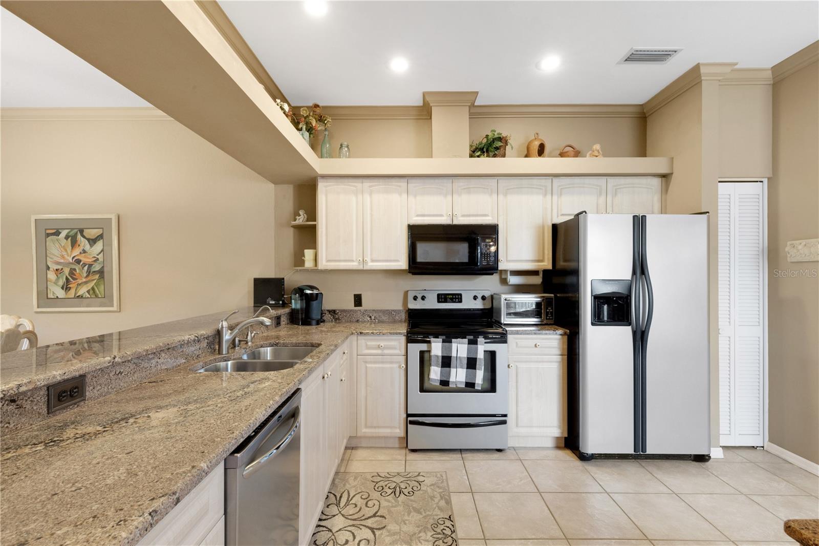 Image 9 of 60 For 6935 Stoneywalk Court