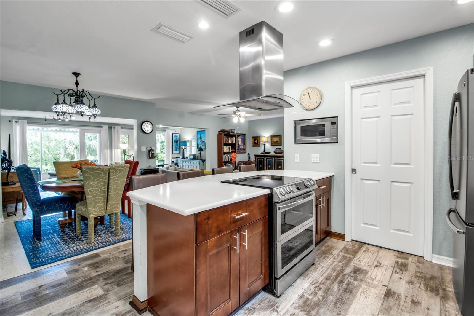 Image 7 of 76 For 1684 Spring Creek Drive